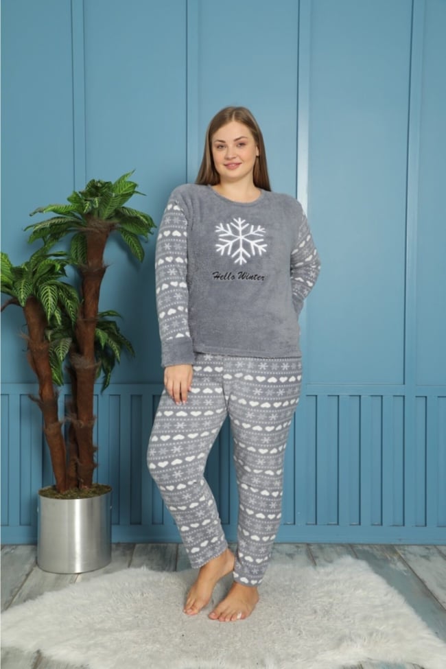 Kadın Gri Hello Winter Yazılı Kalpli Kar Desenli Polar Peluş Pijama Takımı