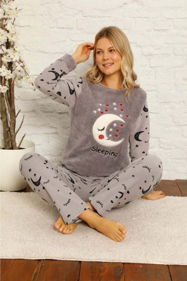Kadın Gri Kalpli Ay Yıldız Desenli Polar Peluş Pijama Takımı