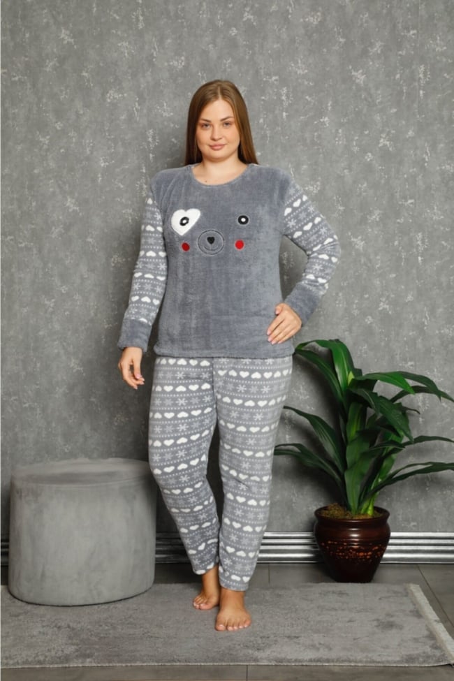 Kadın Gri Kalpli Ekose Desenli Polar Peluş Pijama Takımı