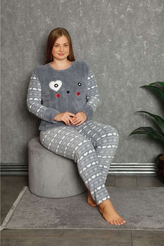 Kadın Gri Kalpli Ekose Desenli Polar Peluş Pijama Takımı