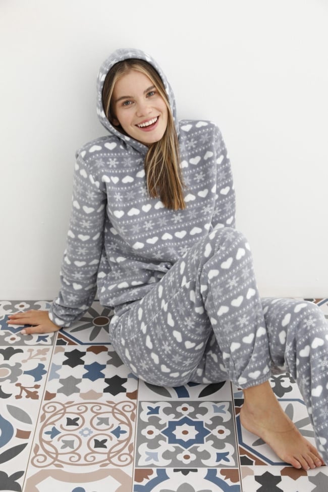 Kadın Gri Kar Desenli Kalpli Kapüşonlu Polar Eşofman Pijama Takımı