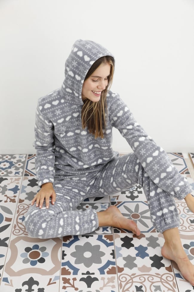 Kadın Gri Kar Desenli Kalpli Kapüşonlu Polar Eşofman Pijama Takımı
