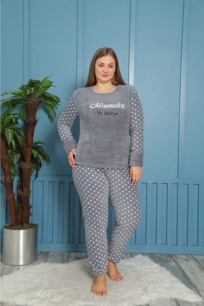 Kadın Gri Minimalist Yazılı Puanlı Polar Peluş Pijama Takımı