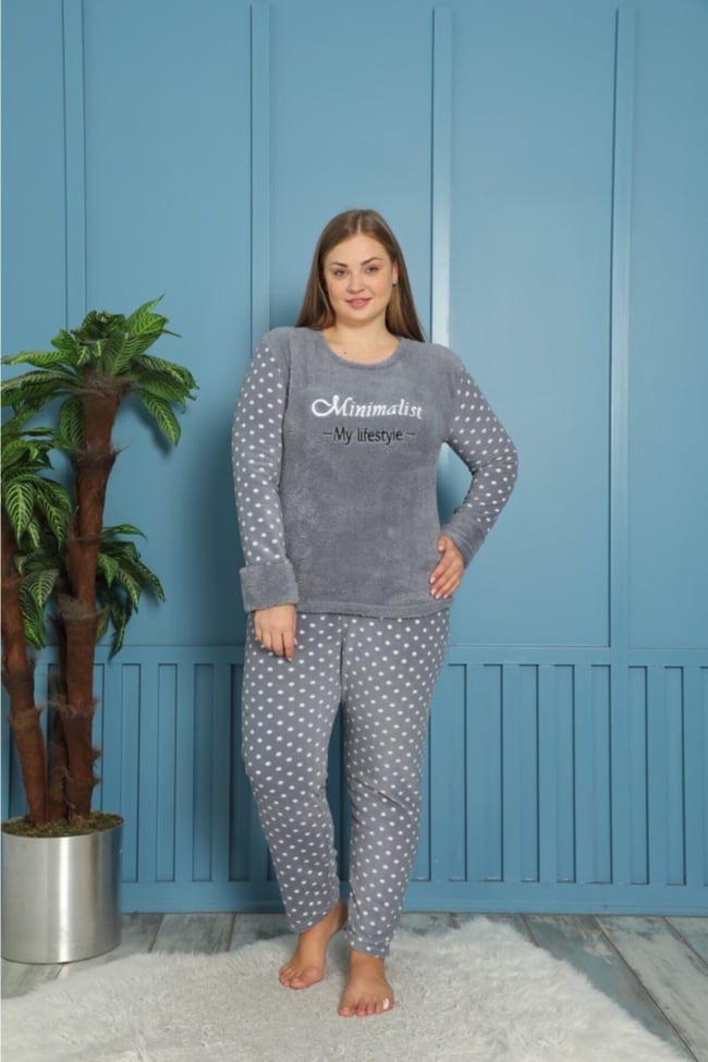 Kadın Gri Minimalist Yazılı Puanlı Polar Peluş Pijama Takımı
