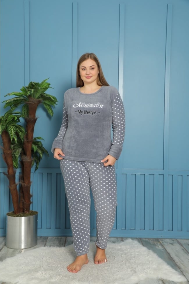Kadın Gri Minimalist Yazılı Puanlı Polar Peluş Pijama Takımı