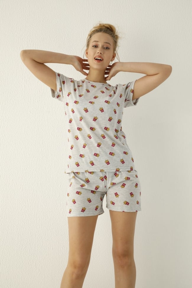 Kadın Gri Patates Kızatması Desenli Şortlu Pijama Takımı