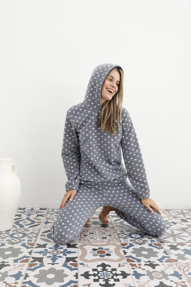 Kadın Gri Puan Desenli Kapüşonlu Polar Eşofman Pijama Takımı