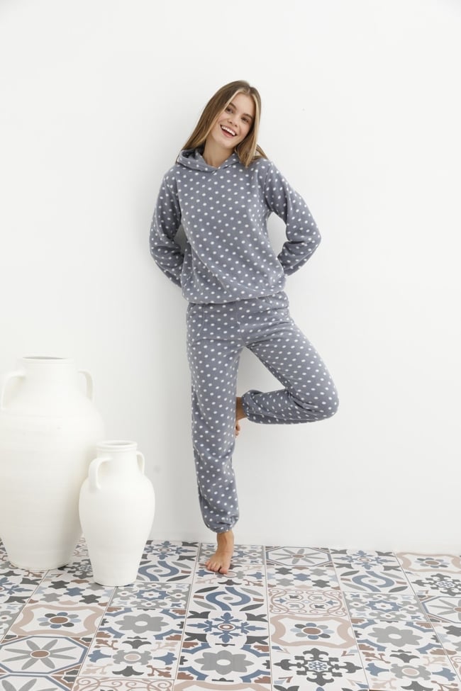 Kadın Gri Puan Desenli Kapüşonlu Polar Eşofman Pijama Takımı