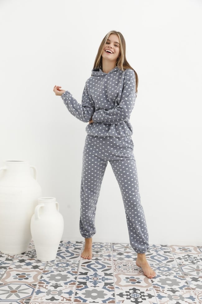Kadın Gri Puan Desenli Kapüşonlu Polar Eşofman Pijama Takımı