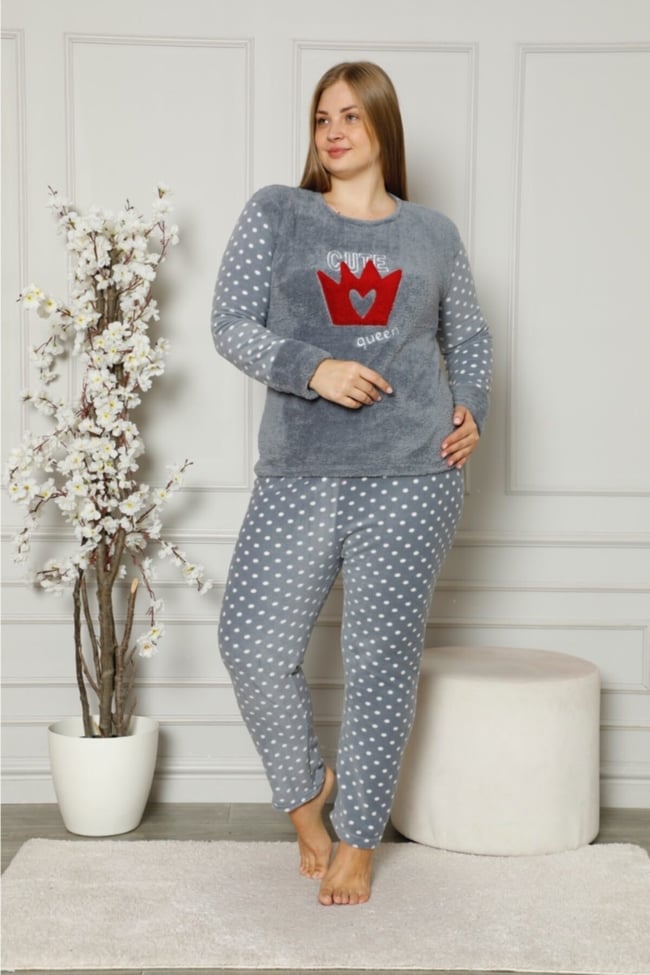 Kadın Gri Queen Yazılı Puanlı Desenli Polar Peluş Pijama Takımı