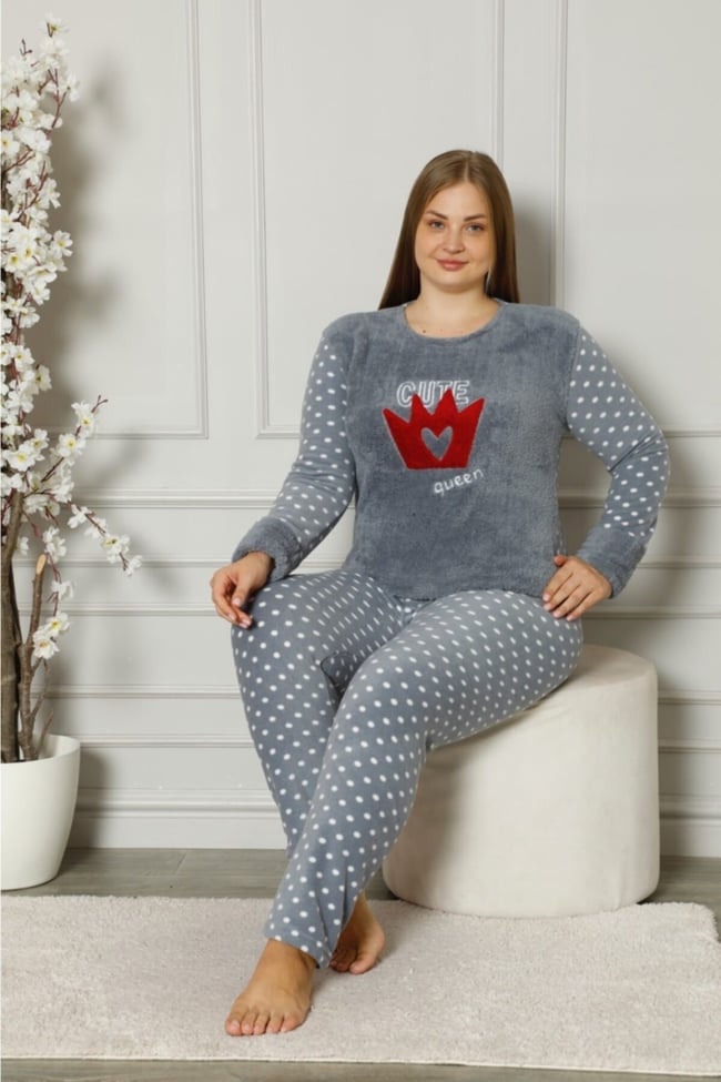 Kadın Gri Queen Yazılı Puanlı Desenli Polar Peluş Pijama Takımı