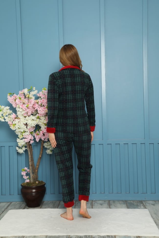 Kadın Haki Bebe Yaka Önü Düğmeli Ekose Baskılı Polar Pijama Takımı.