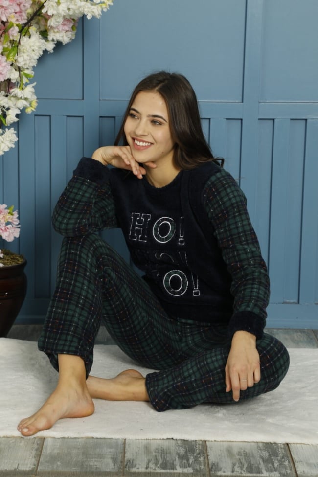 Kadın Haki Ekose Desenli Hoho Nakışlı Önü Peluşlu Polar Pijama Takımı.