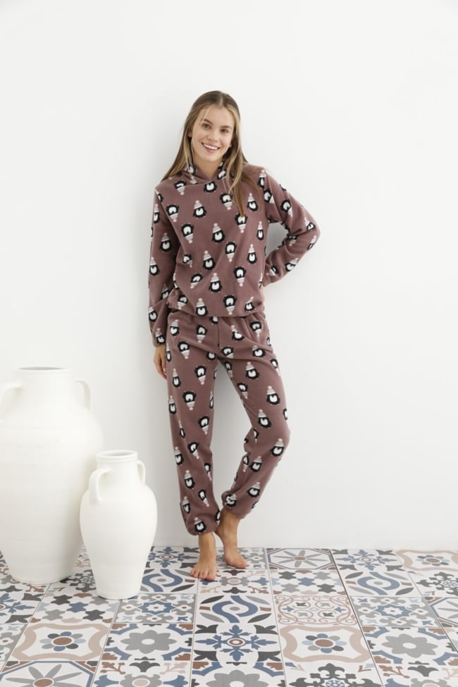 Kadın Kahverengi Penguen Desenli Kapüşonlu Polar Eşofman Pijama Takımı