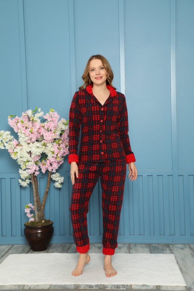 Kadın Kırmızı Bebe Yaka Önü Düğmeli Ekose Baskılı Polar Pijama Takımı.