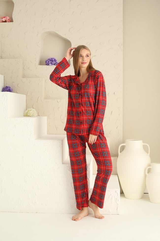 Kadın Kırmızı Ekose Baskılı Bebe Yaka Önü Düğmeli Pijama Takımı.