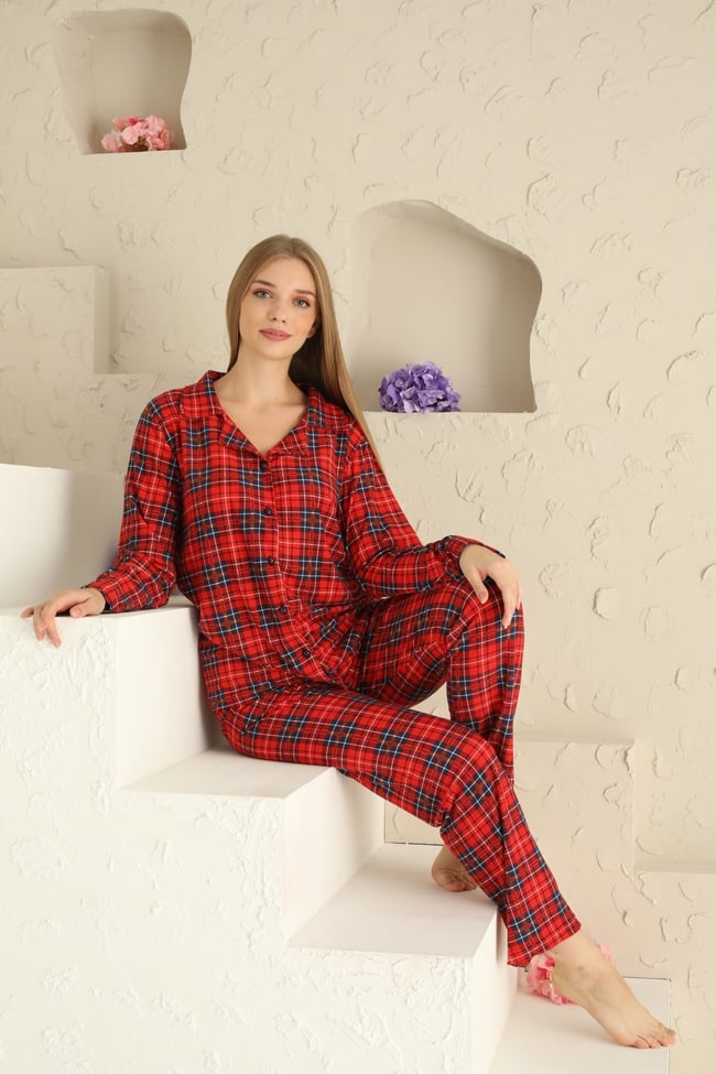 Kadın Kırmızı Ekose Baskılı Bebe Yaka Önü Düğmeli Pijama Takımı.