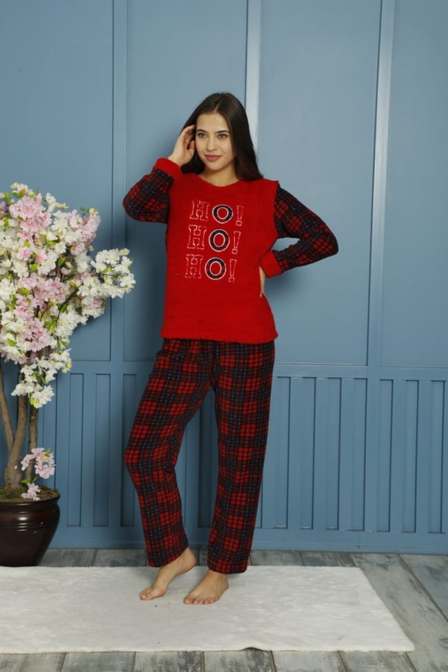 Kadın Kırmızı Ekose Desenli Hoho Nakışlı Önü Peluşlu Polar Pijama Takımı.