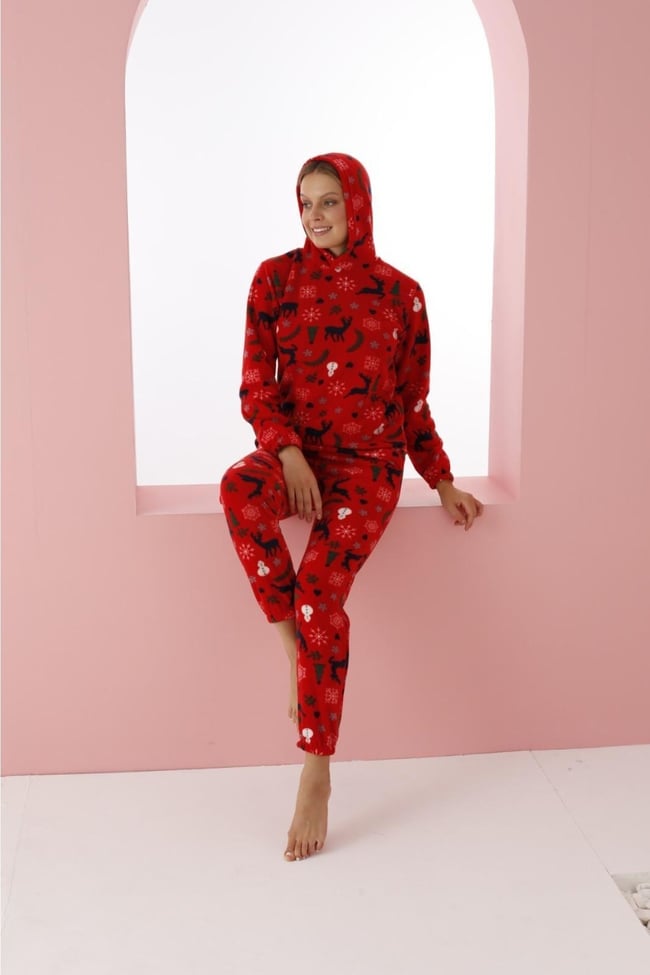 Kadın Kırmızı Geyik Desenli Kapüşonlu Polar Pijama Takımı