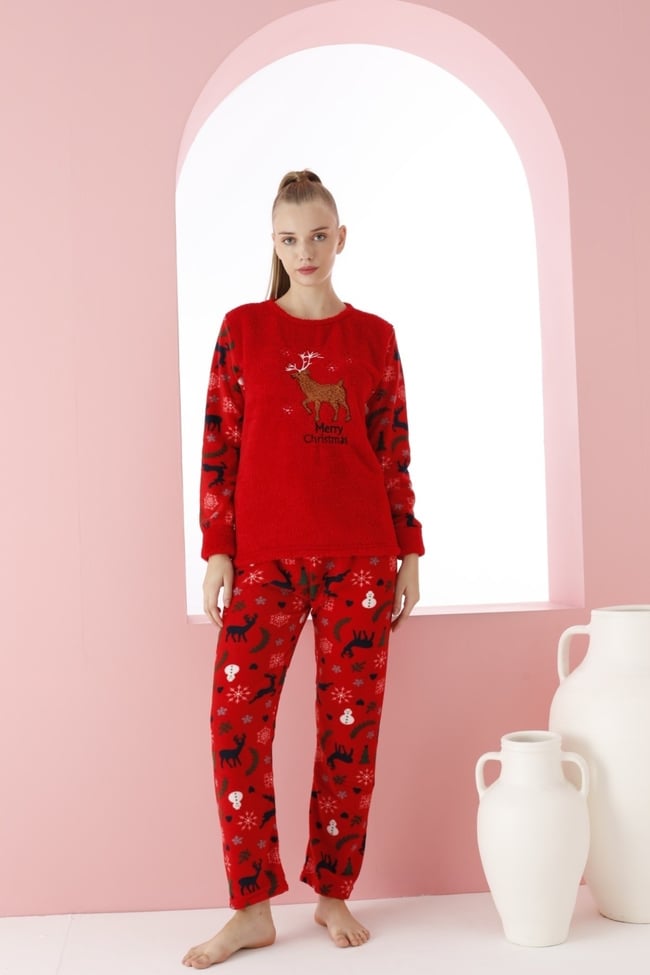 Kadın Kırmızı Geyik Ve Yazı Nakışlı Polar Peluş Pijama Takımı.