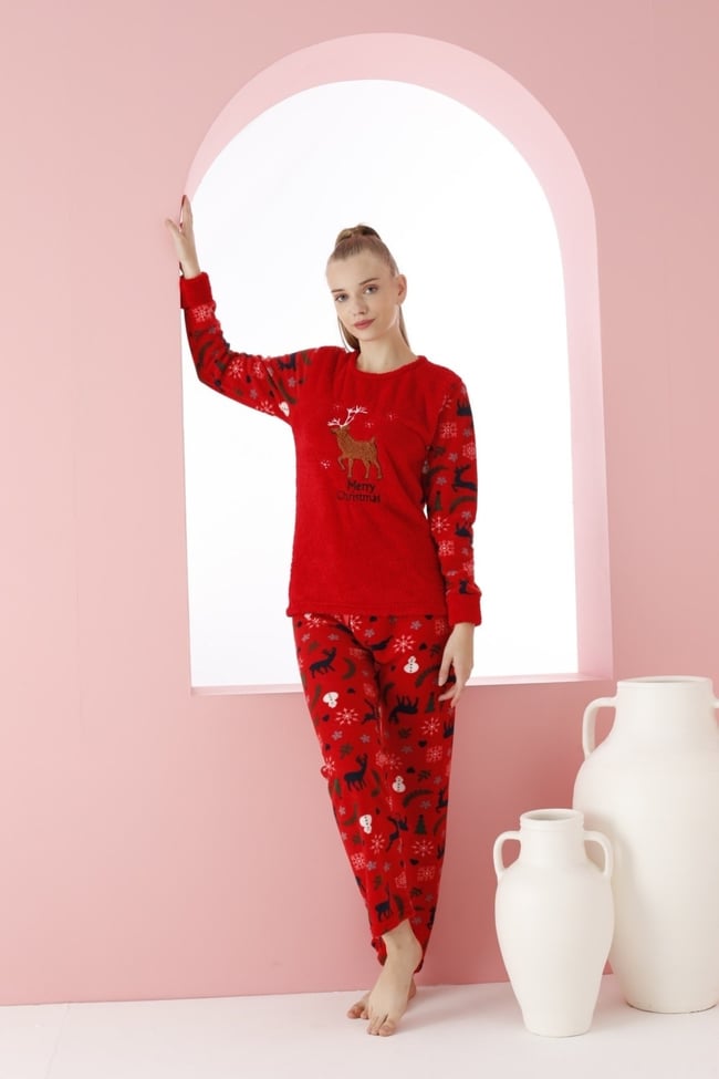 Kadın Kırmızı Geyik Ve Yazı Nakışlı Polar Peluş Pijama Takımı.