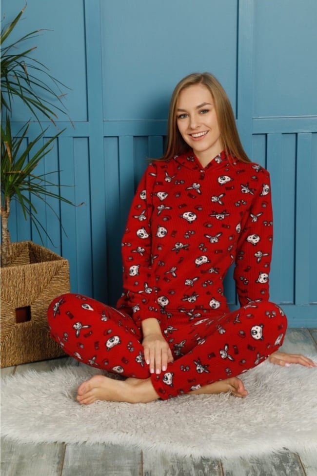 Kadın Kırmızı Hayvan Baskılı Kapüşonlu Polar Pijama Takımı.