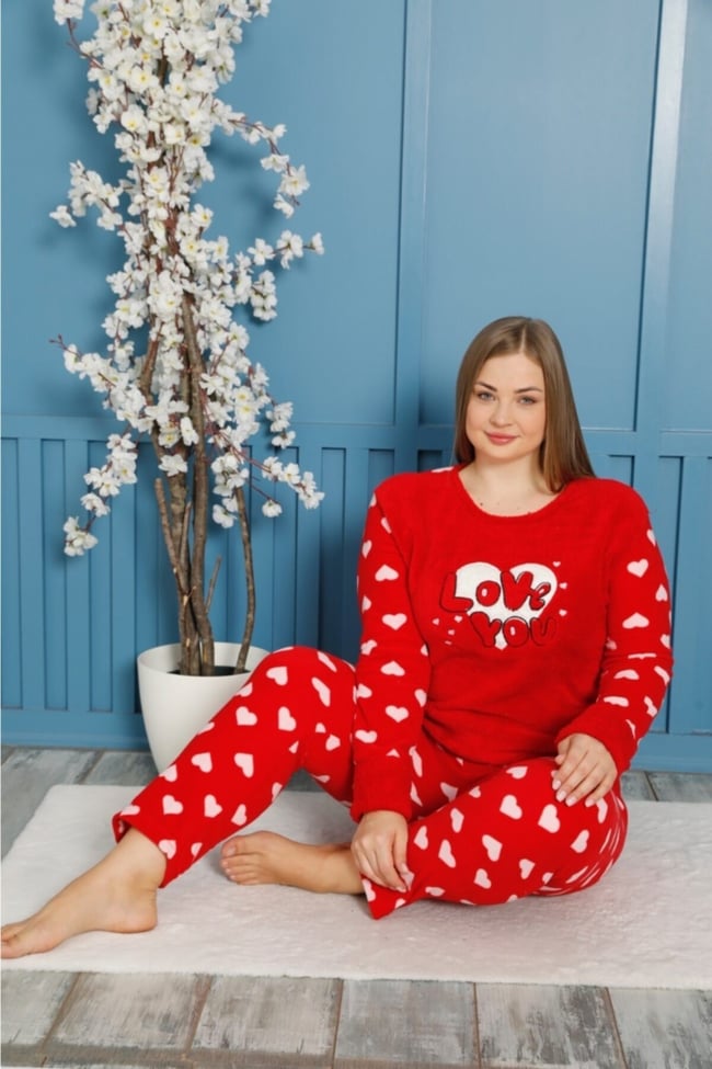 Kadın Kırmızı Love You Yazılı Kalpli Polar Peluş Pijama Takımı.