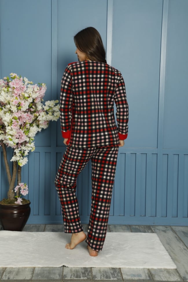 Kadın Kırmızı Renkli Kare Desenli Hoho Nakışlı Önü Peluşlu Polar Pijama Takımı.
