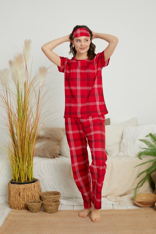 Kadın Kırmızı Siyah Çizgili Ekoseli Kısa Kollu Altı Uzun Pijama Takımı.