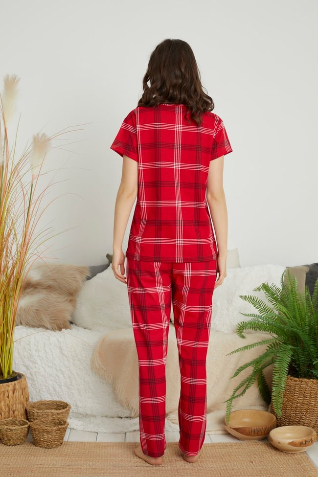 Kadın Kırmızı Siyah Çizgili Ekoseli Kısa Kollu Altı Uzun Pijama Takımı.