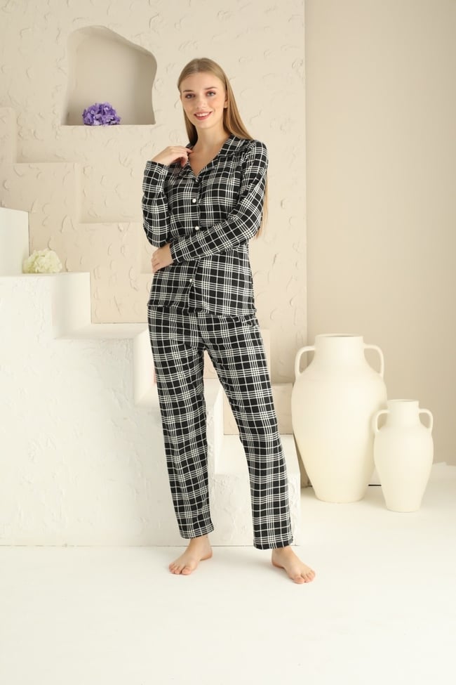 Kadın Kömür Siyahı Ekose Baskılı Bebe Yaka Önü Düğmeli Pijama Takımı.