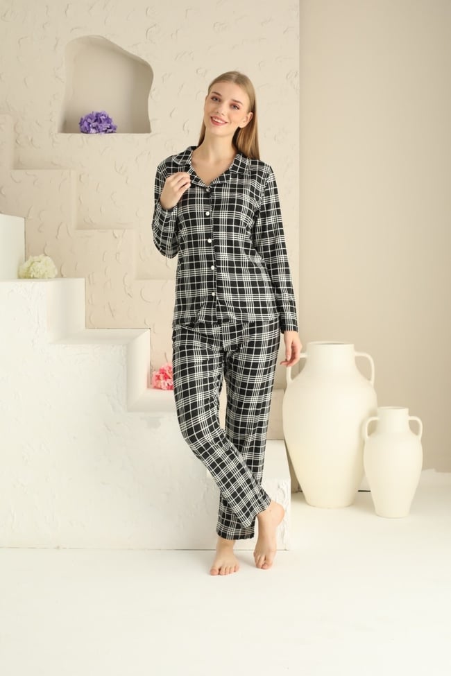 Kadın Kömür Siyahı Ekose Baskılı Bebe Yaka Önü Düğmeli Pijama Takımı.