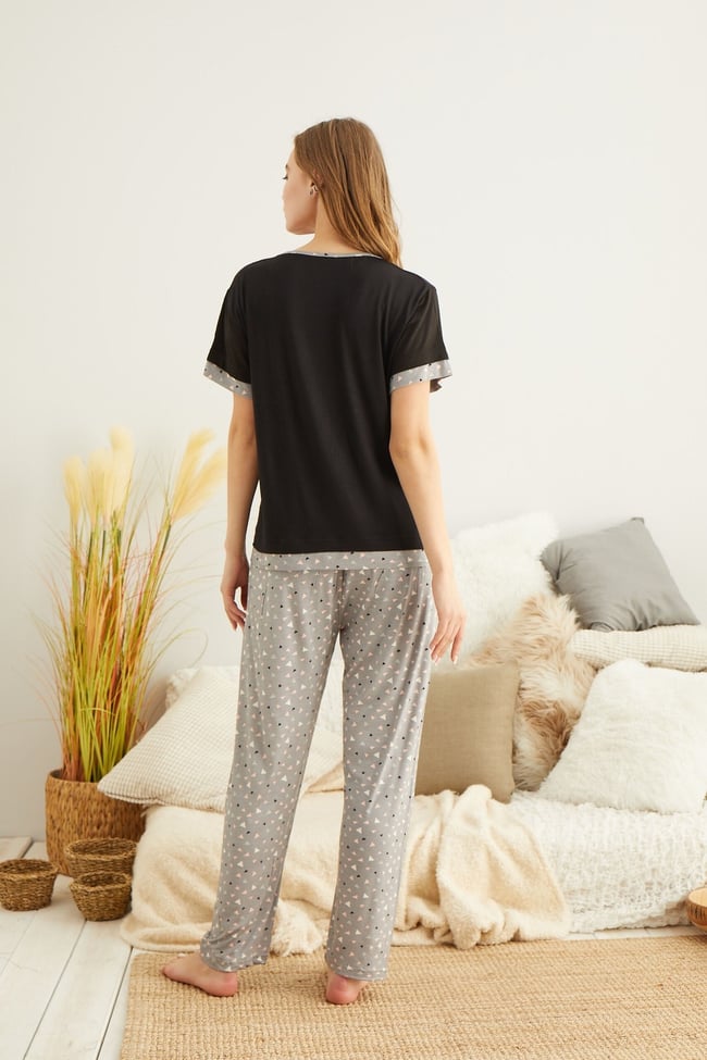 Kadın Kömür Siyahı Sevimli Kalpli Kedicik Nakışlı Pijama Takımı.