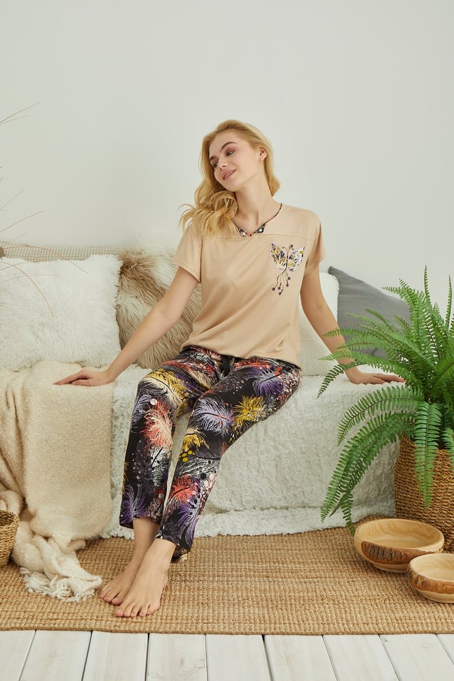 Kadın Kum Beji Kelebek Nakışlı Pijama Takımı.