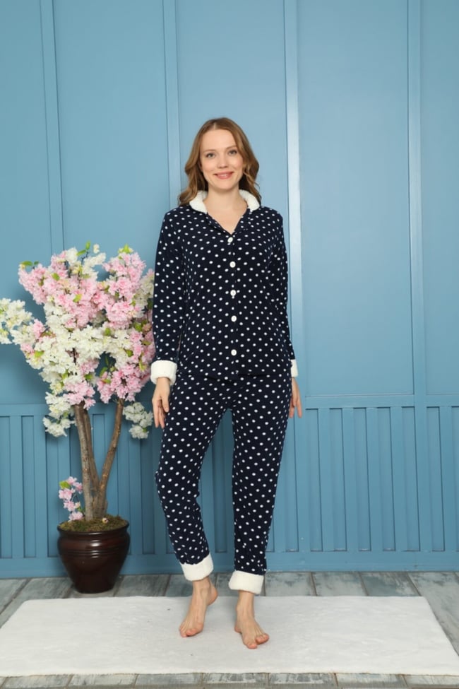 Kadın Lacivert Bebe Yaka Önü Düğmeli Puanlı Polar Pijama Takımı.