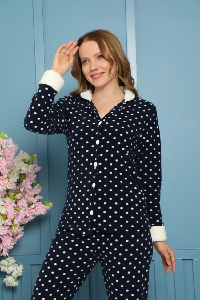 Kadın Lacivert Bebe Yaka Önü Düğmeli Puanlı Polar Pijama Takımı.