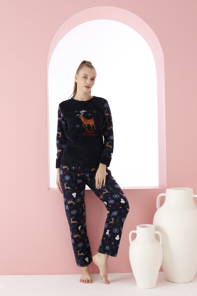 Kadın Lacivert Geyik Ve Yazı Nakışlı Polar Peluş Pijama Takımı.