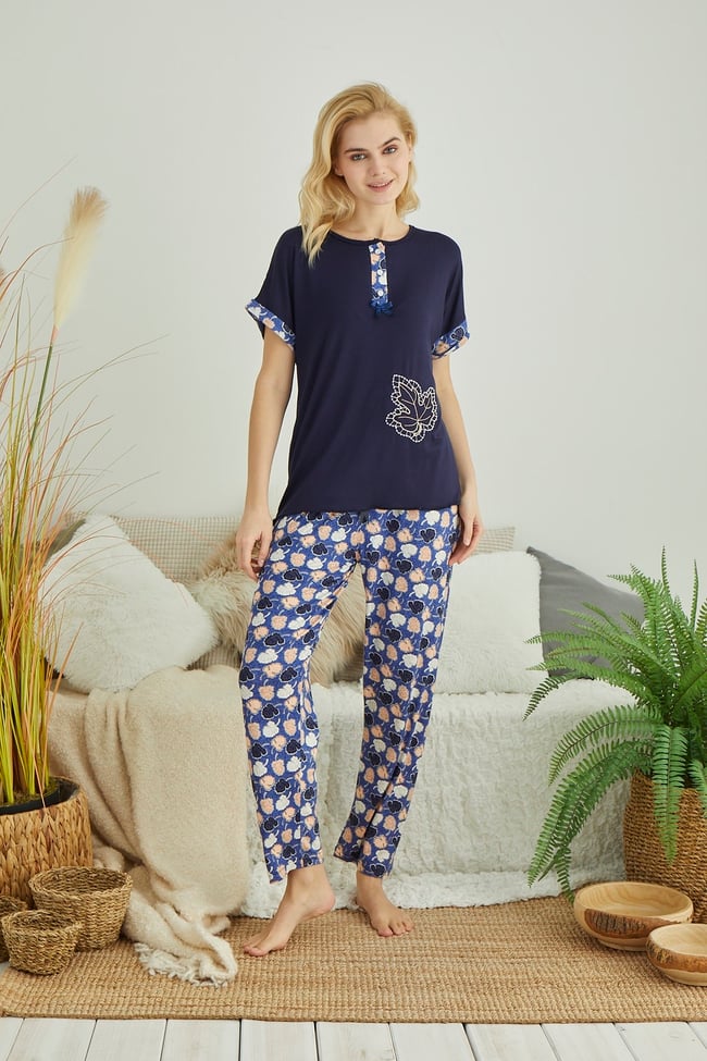 Kadın Lacivert Patlı Yaprak Nakışlı Pijama Takımı.