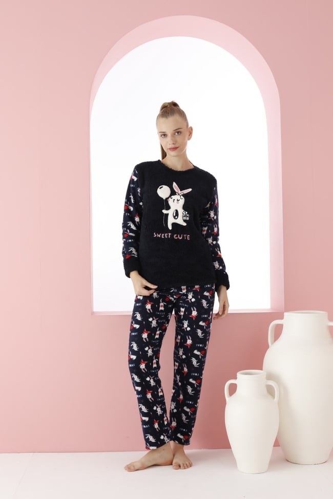 Kadın Lacivert Sevimli Tavşancık Nakışlı Polar Peluş Pijama Takımı.