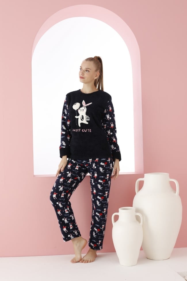 Kadın Lacivert Sevimli Tavşancık Nakışlı Polar Peluş Pijama Takımı.