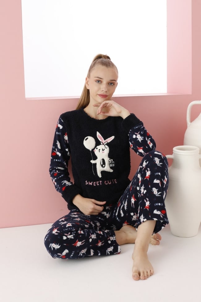 Kadın Lacivert Sevimli Tavşancık Nakışlı Polar Peluş Pijama Takımı.