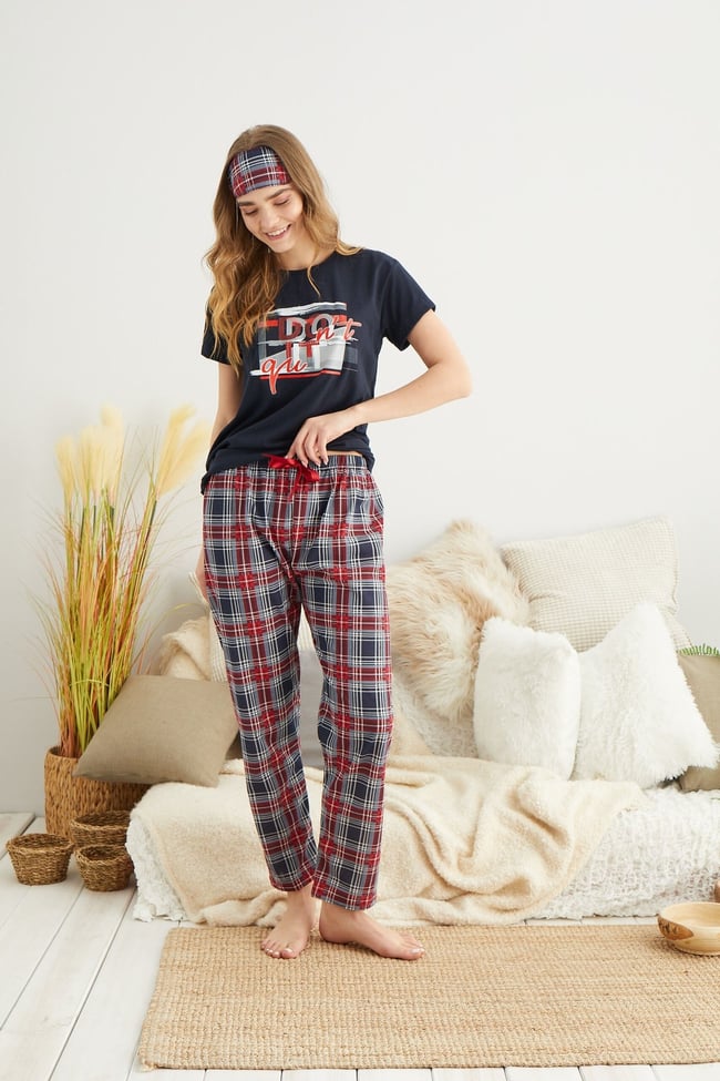 Kadın Lacivert Yazı Baskılı Altı Ekoseli Pijama Takımı
