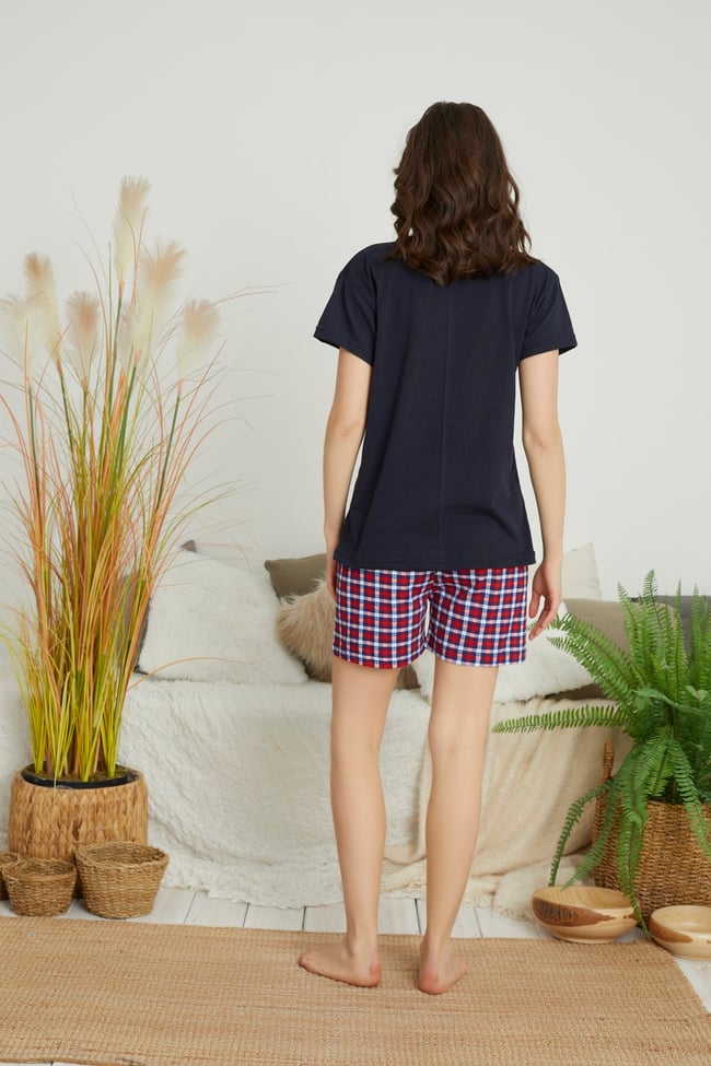 Kadın Lacivert Yazı Baskılı Ekoseli Kısa Kollu Şortlu Pijama Takımı.