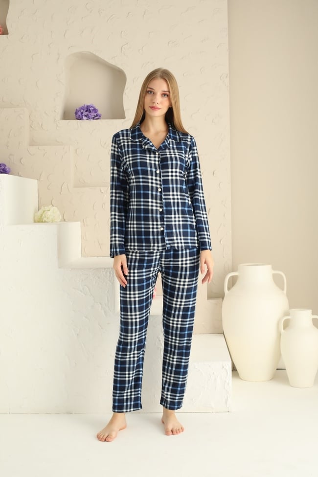 Kadın Mavi Ekose Baskılı Bebe Yaka Önü Düğmeli Pijama Takımı.