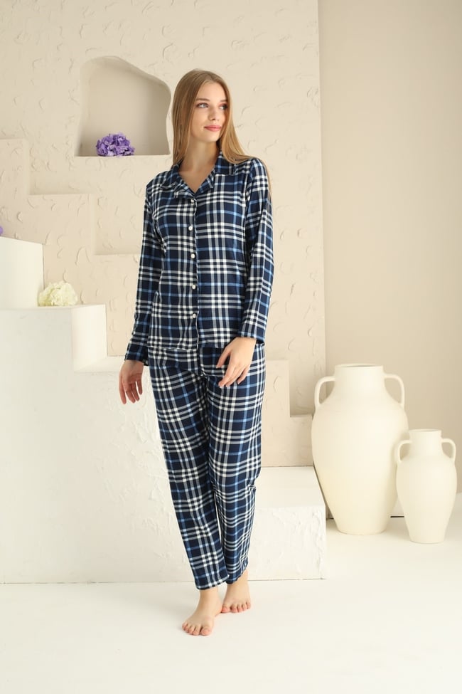 Kadın Mavi Ekose Baskılı Bebe Yaka Önü Düğmeli Pijama Takımı.