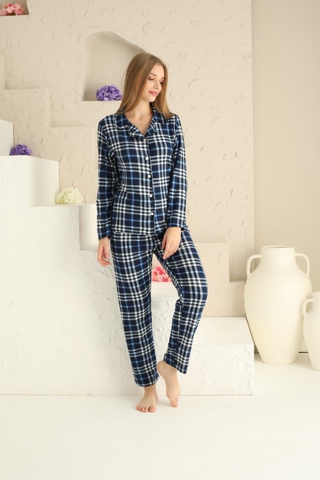 Kadın Mavi Ekose Baskılı Bebe Yaka Önü Düğmeli Pijama Takımı.