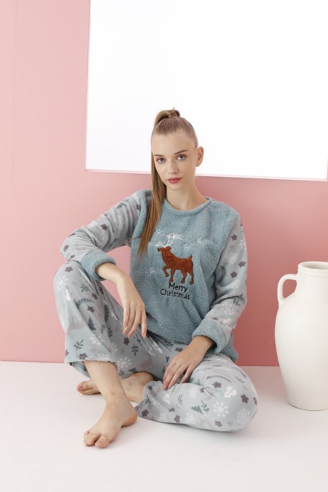 Kadın Mint Yeşili Geyik Ve Yazı Nakışlı Polar Peluş Pijama Takımı.