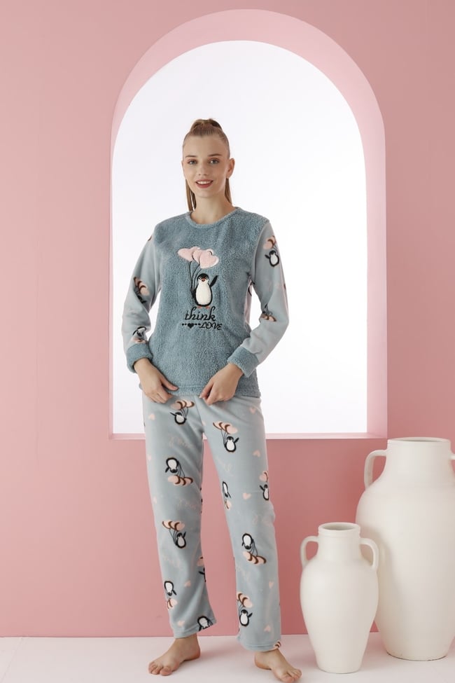 Kadın Mint Yeşili Kalpli Sevimli Penguen Nakışlı Polar Peluş Pijama Takımı.