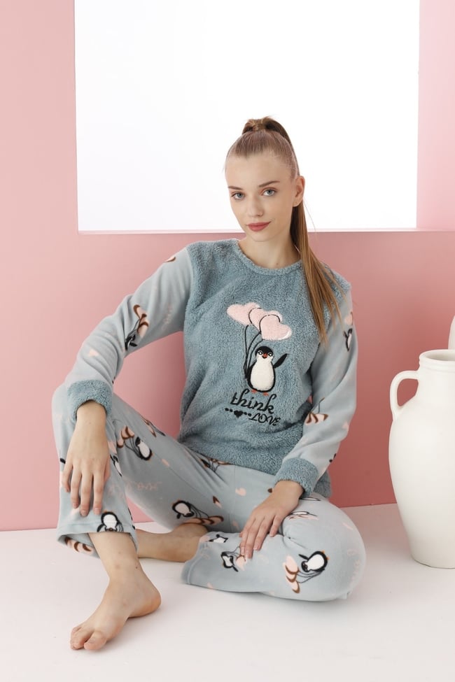 Kadın Mint Yeşili Kalpli Sevimli Penguen Nakışlı Polar Peluş Pijama Takımı.