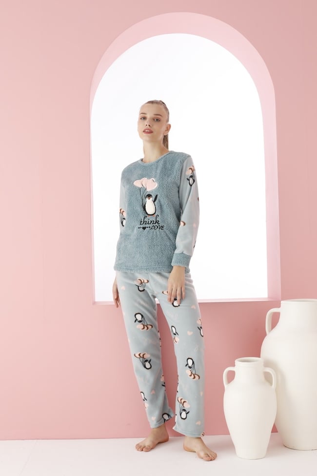 Kadın Mint Yeşili Kalpli Sevimli Penguen Nakışlı Polar Peluş Pijama Takımı.